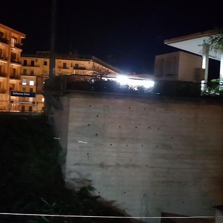 Bed and Breakfast A Due Passi Da.... Salerno Esterno foto